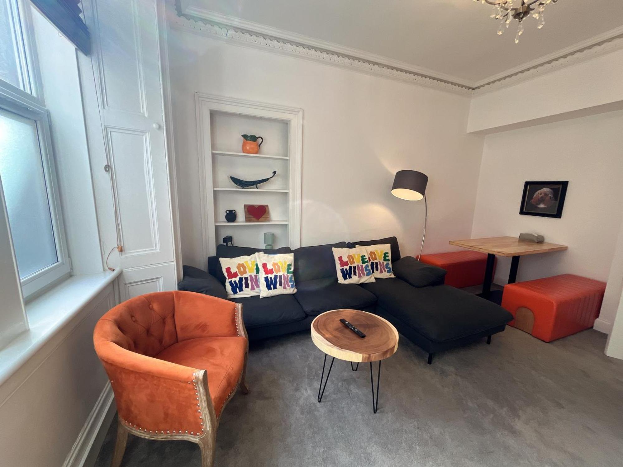 Lovely Two Bedrooms — Photos 3