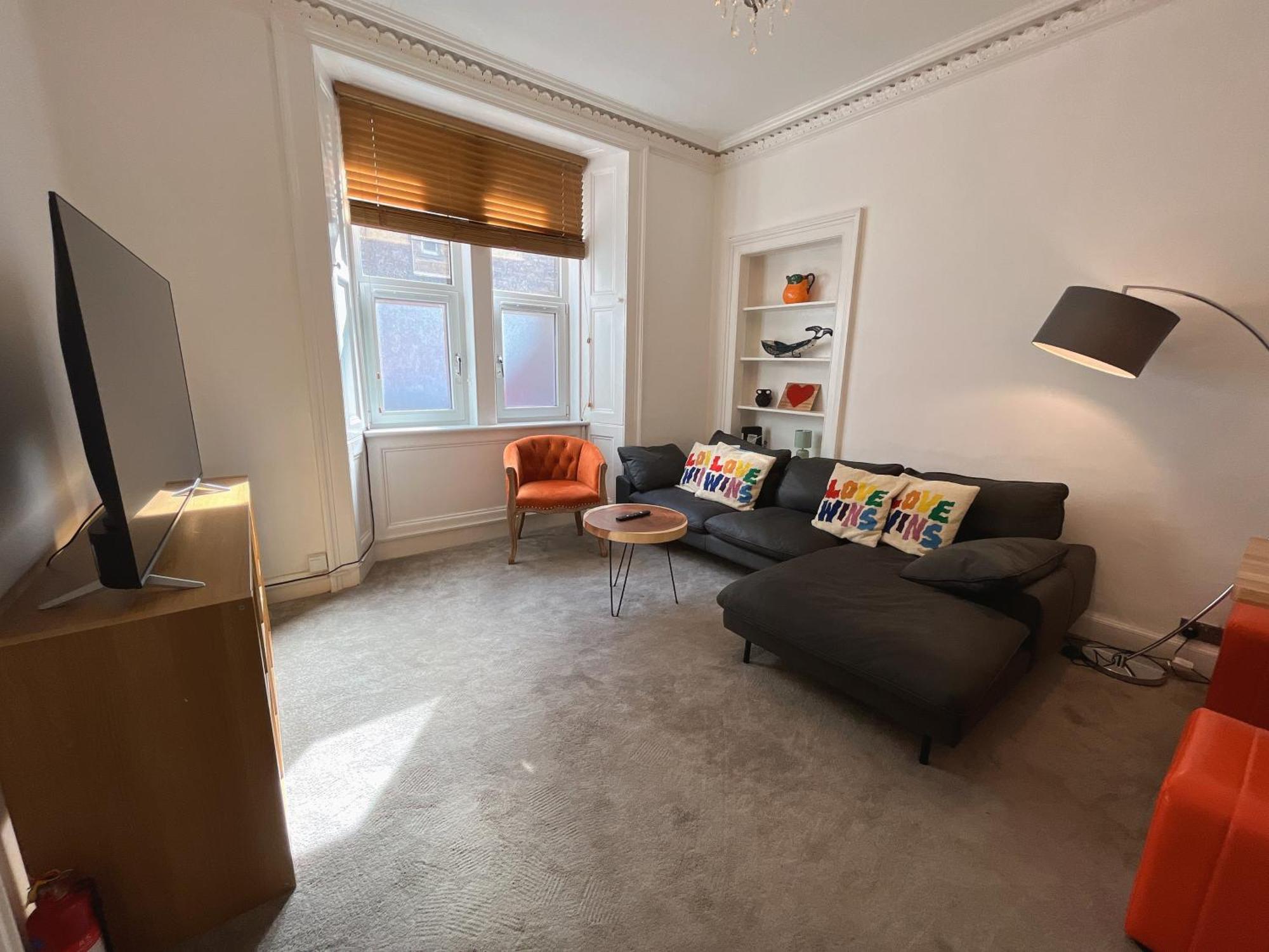 Lovely Two Bedrooms — Photos 2
